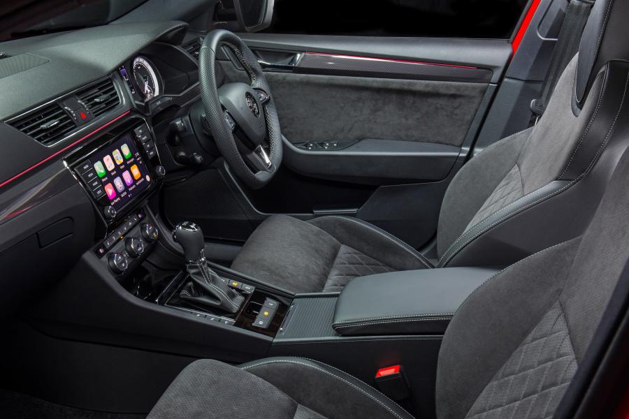 Интерьер Skoda Superb 4x4 SportLine 2017 года  (AU) (фото 18 из 22)